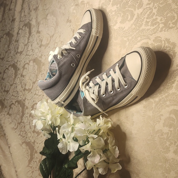 NWOT Women's all-star Converse Gray low top sneakers - Picture 3 of 8